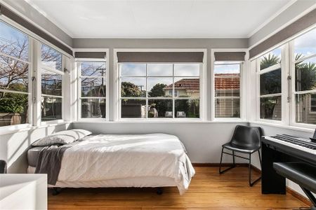 Charming 4BR Home in One Tree Hill - Photo 5