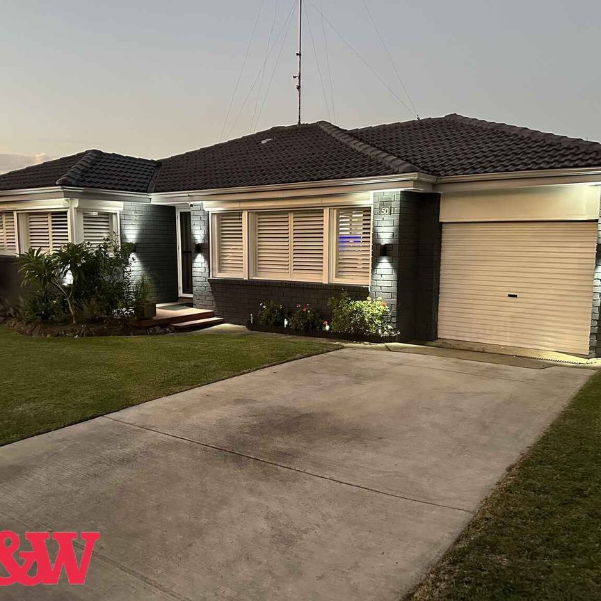 SPACIOUS HOME IDEAL FOR FAMILIES WITH CHILDREN ! - Photo 1