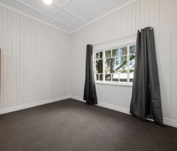 Spacious Character-Filled Apartment in a Peaceful Greenslopes Setting - Photo 1