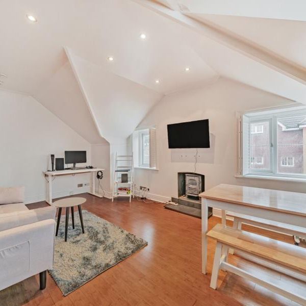 Upper Edgeborough Road, Guildford, Surrey, GU1 - Photo 1