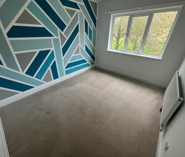 3 bedroom flat to rent - Photo 4