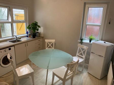 13 Malone Road, Apartment 1, Belfast BT9 6RT - Photo 3