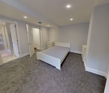 Victoria Road, Kirkstall - Photo 1