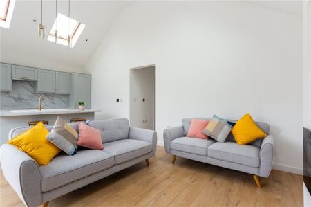 Holbury - Photo 2
