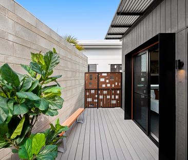 1/113 Nobby Parade, Miami QLD 4220 - House For Rent | Domain - Photo 3