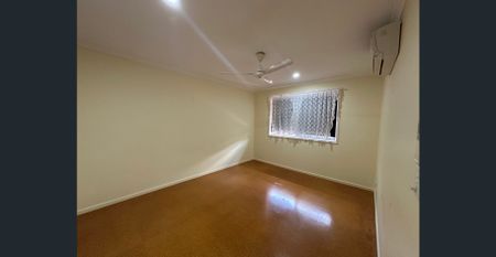 Lowset, Air Conditioned & Convenient! - Photo 5