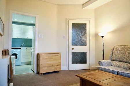 1 Bed Flat, Iona Street, EH6 - Photo 2