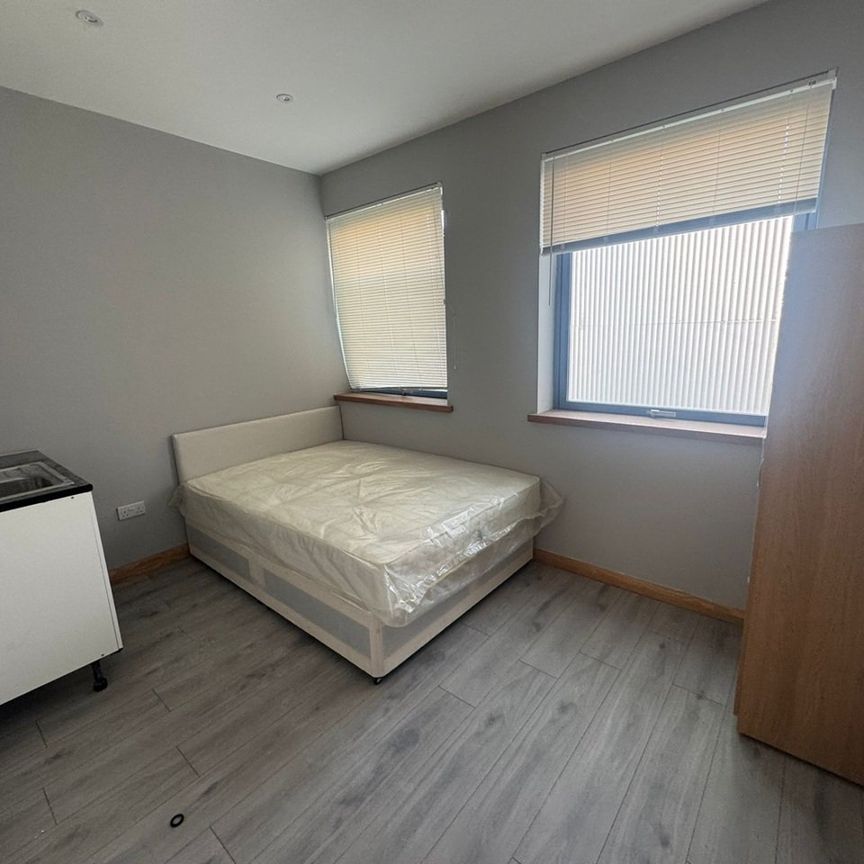 Room in a Shared Flat, Manchester Road, E14 - Photo 1