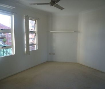 PERFECTLY LOCATED 2 BEDROOM 2 BATHROOM APARTMENT IN NEW FARM - Photo 3