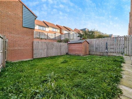 3 bedroom link detached house to rent - Photo 4