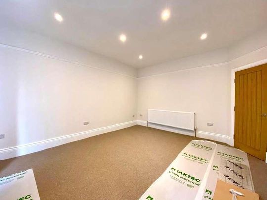 Morley Lane, Huddersfield, HD3 - Photo 1