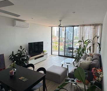 Broadbeach - Photo 1