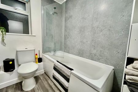 Stanks Drive, LEEDS - Photo 2