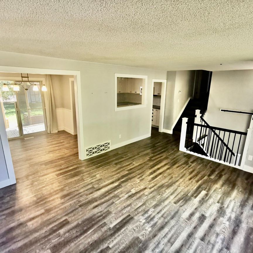 For Lease - 17 Larkdale Crescent, Essa, Ontario - Photo 1