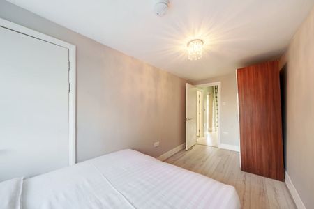 3 bedroom apartment to rent - Photo 3