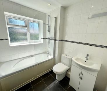 3 bedroom detached house to rent - Photo 5