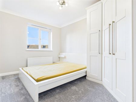 Grove Crescent, Hanworth, TW13, Feltham - Photo 4