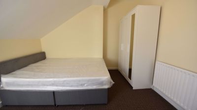 6 bedroom House in Ebberston Terrace, Leeds - Photo 5