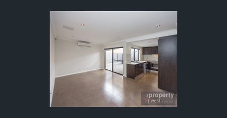 Renovated home ready to move into! - Photo 4