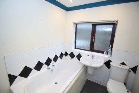 2 bedroom terraced house to rent - Photo 3