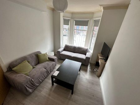 5 bedroom end of terrace house to rent - Photo 2