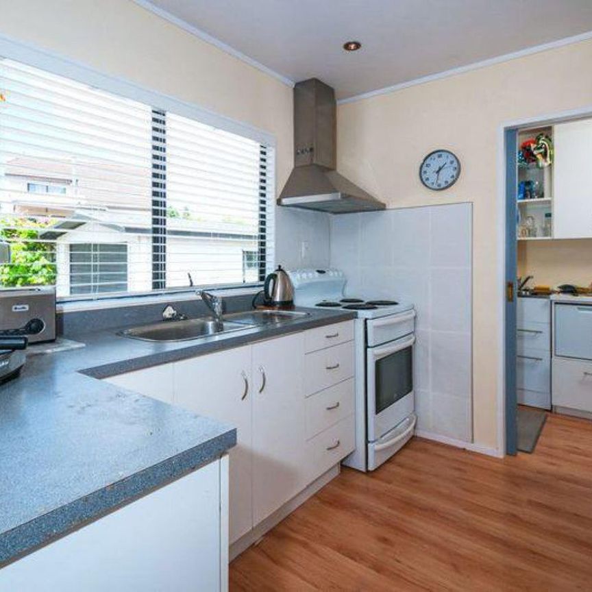 Sunny Family Home - Photo 1