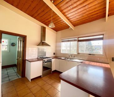 Style, space and an impressive location - Photo 4