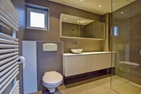 Instapklare gezinswoning met 3 slaapkamers en garage in het centrum van Diksmuide. - Foto 3