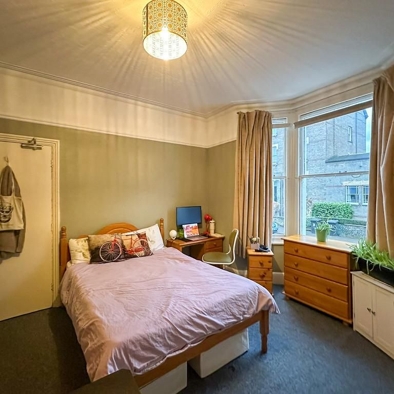 1 bedroom in a house share to rent - Photo 1