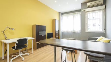 Calle Matilde Hernández, Madrid, Community of Madrid 28019 - Foto 2