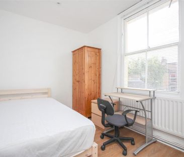 4 bedroom terraced house to rent - Photo 3