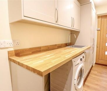 4 bedroom semi-detached house to rent - Photo 5