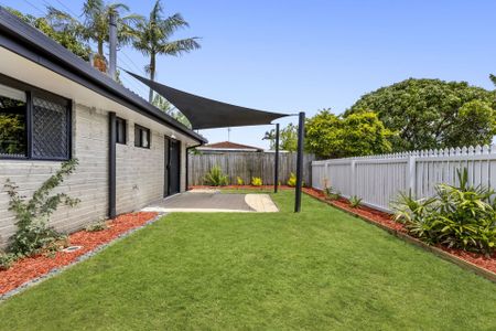 Spacious Duplex in Broadbeach Waters - Photo 3