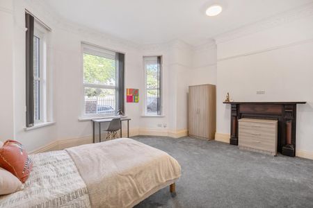 13 bedroom terraced house to rent - Photo 3