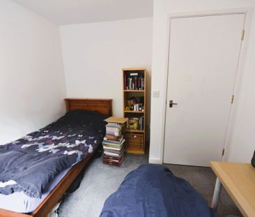 2 bedroom Flat in Flat 22, Leeds - Photo 3