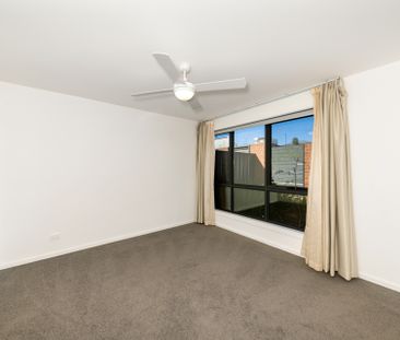 Modern Two Bedroom House - Photo 6