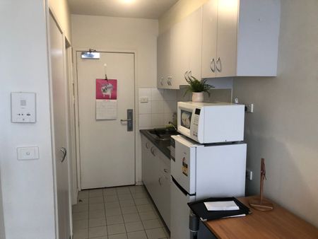 FURNISHED 2 BEDROOM APARTMENT - Photo 4