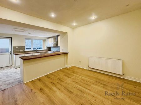 2 bedroom terraced house to rent - Photo 2