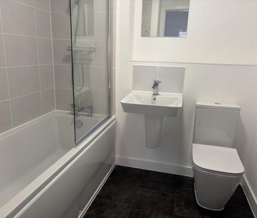 3 bedroom semi-detached house to rent - Photo 6