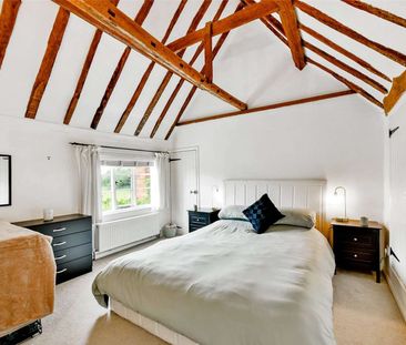 A charming Grade II listed character cottage within a quiet cul-de-... - Photo 4