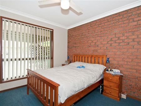 Low-Maintenance unit Walking Distance to Shops, Schools & Transport! - Photo 5