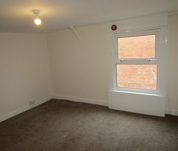 3 bed House - To Let - Photo 2