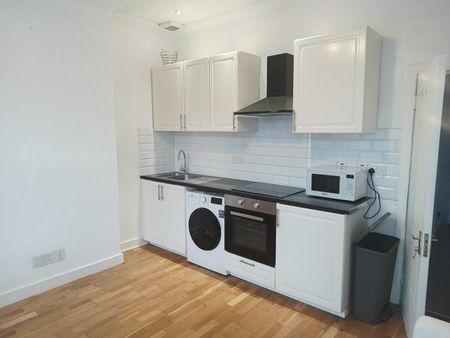 2 Bed Flat, Sandringham Road, NW2 - Photo 5