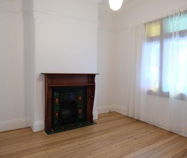 Federation Charm in the Cultural Heart of Marrickville - Photo 2