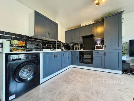 2 bedroom flat to rent - Photo 3