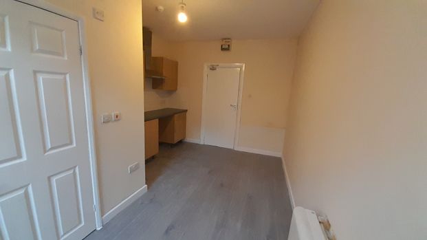 DN4, Doncaster - Photo 1
