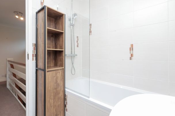 3 bed detached house to rent in Broadwater Avenue, Whitecliff, BH14 - Photo 1