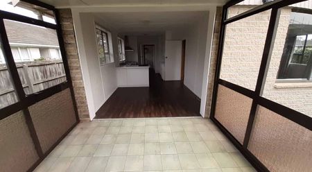 Four Bedroom Family Home in Hoon Hay - Photo 3