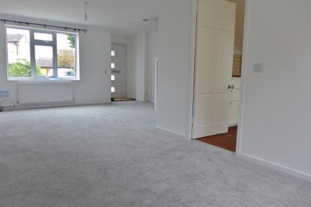 3 bedroom semi-detached house to rent - Photo 3