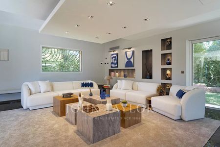 Maison à louer Mougins, Cote d'Azur, France8 500 EUR / Mois - Photo 3